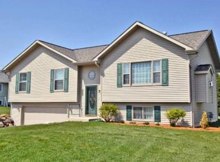 141 Cardinal Dr, Columbus, WI 53925