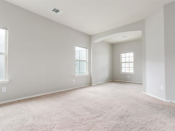 4th image of 311 Hawthorn Dr