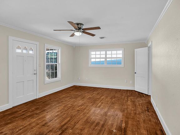 5th image of 206 E 16th St