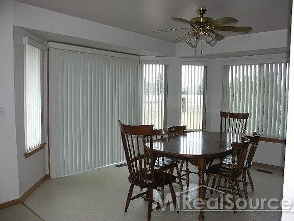 4th image of 52253 Hawthorne Dr