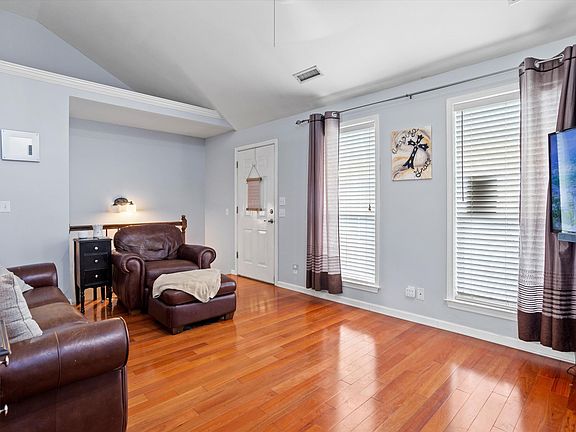 4th image of 227 Brently Woods Dr
