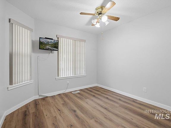 5th image of 505 N Grove Way