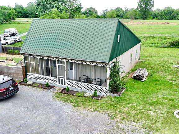 4th image of 582 Cerulean Rd