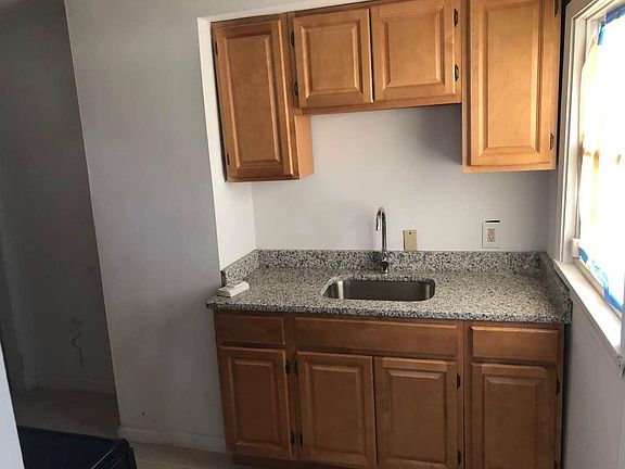 4th image of 9158 Mettetal St