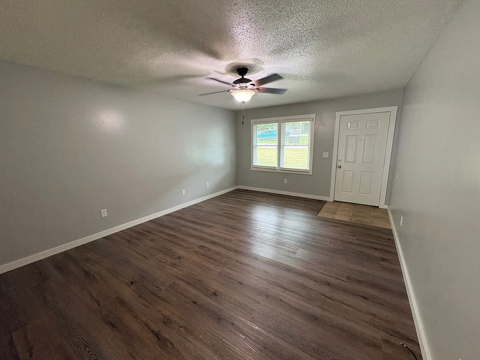 2 bed, 1000 sqft, $1,050 — Photo 2