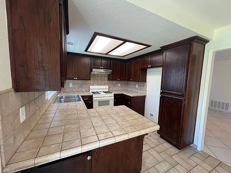 1513 Prospect Ln — Photo 12