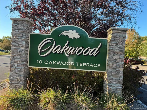10 Oakwood Terrace #65, New Windsor, NY 12553