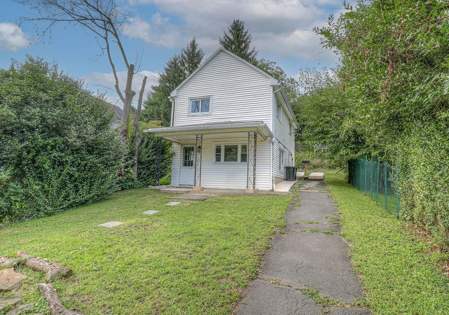 606 Meadow Ave — Photo 1