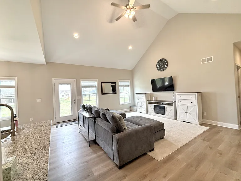 1107 Andover Dr — Photo 16
