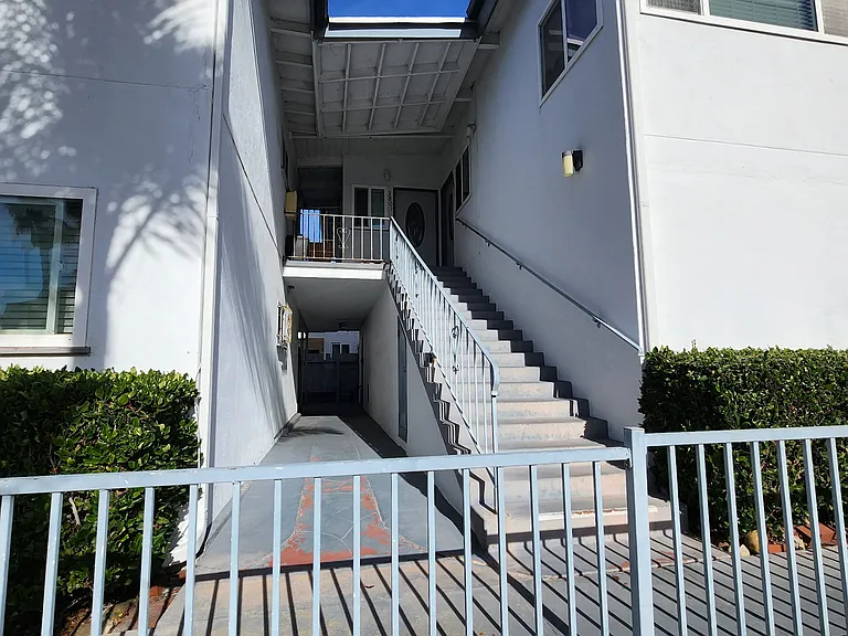 3801 1/2 Riviera Dr — Photo 4