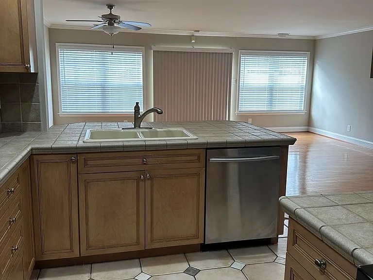 121 Oak Hill Ln — Photo 8