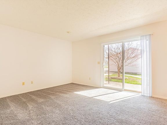 5th image of 14 Canterbury Ct APT 23