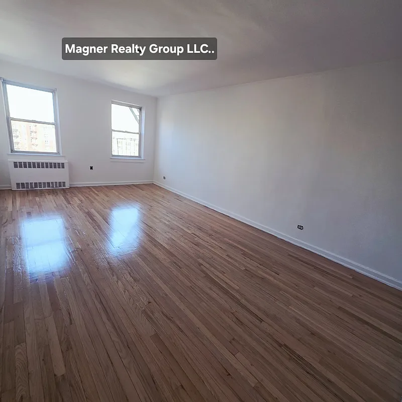 9111 Colonial Road 6