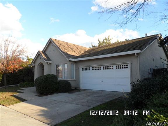 3rd image of 890 Fifteen Mile Dr