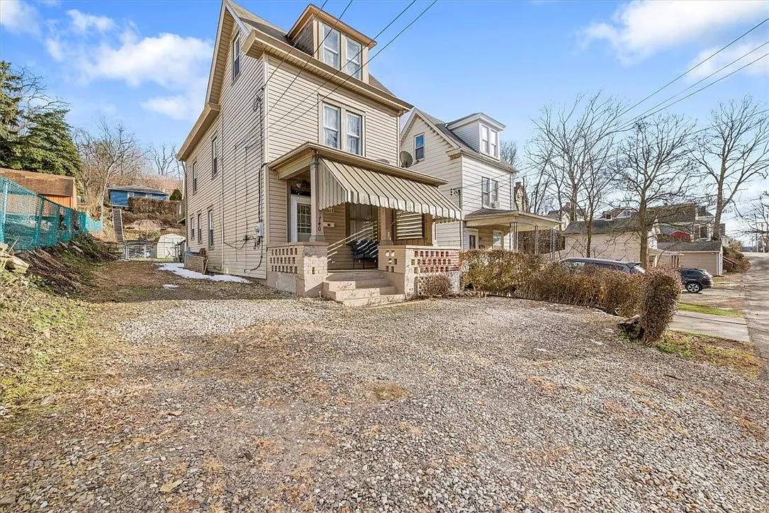 740 Elm Way photo 1