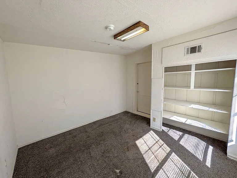 4670 Maddox St — Photo 12