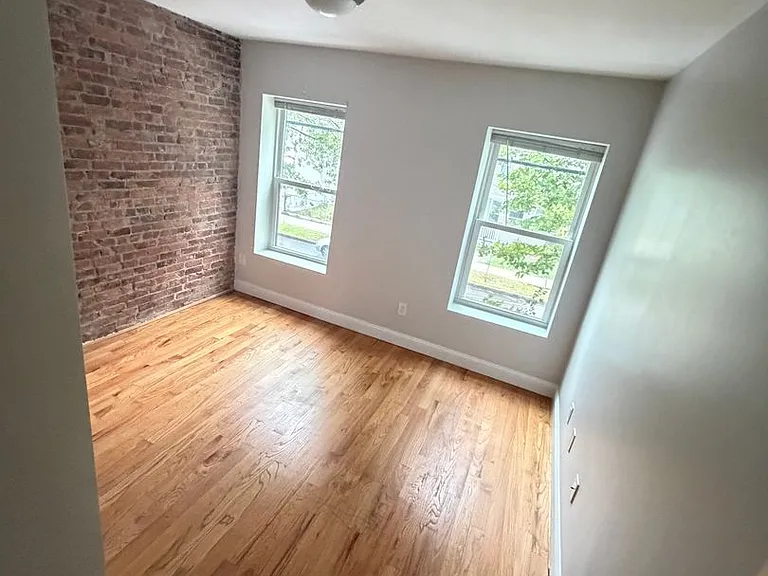 555 Winchester Ave — Photo 8