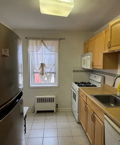2350 Linwood Ave #3H — Photo 2