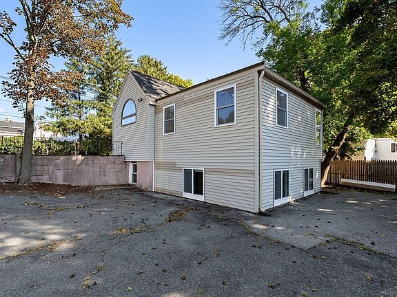 2nd image of 461 Bridge St