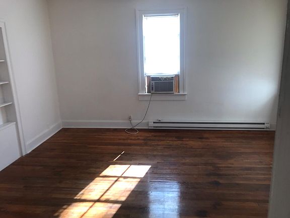 3rd image of 404 Broad St #B