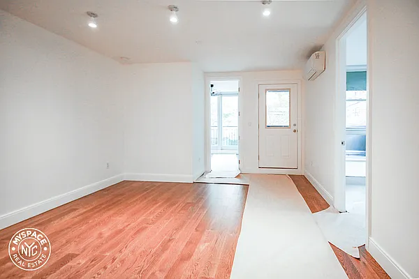 Rented by MySpaceNYC | media 1