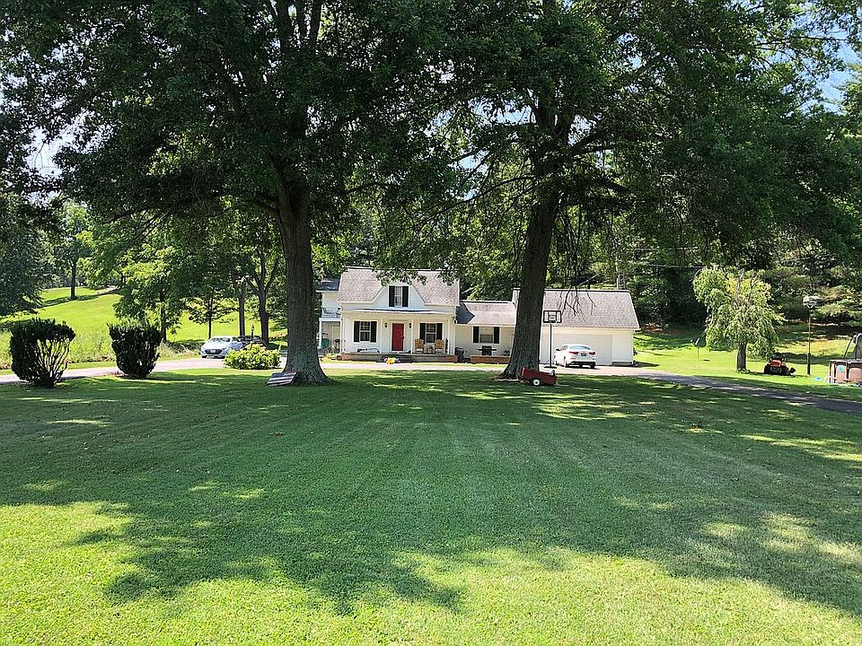 3 bedroom/2 bath/lg garage
