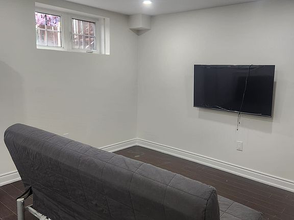 3rd image of 404 Nairn Cir #Basement