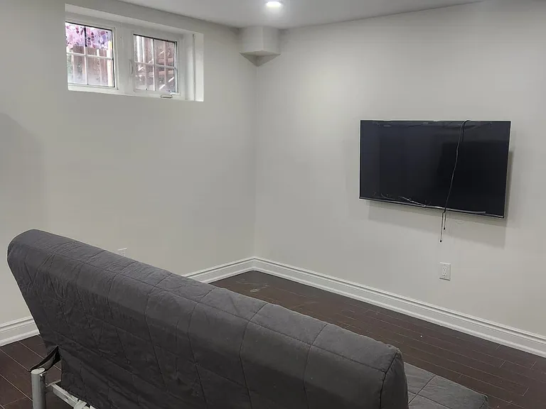404 Nairn Cir #BASEMENT — Photo 3