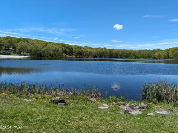 244 Lakewood Dr, Milford, PA 18337