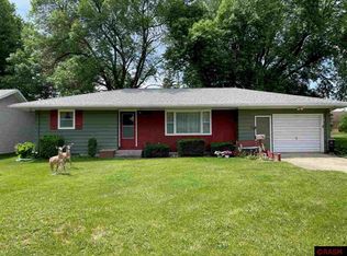 308 10th Ave S, Saint James, MN 56081