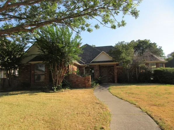 1823 Green Tree Ln, Duncanville, TX 75137