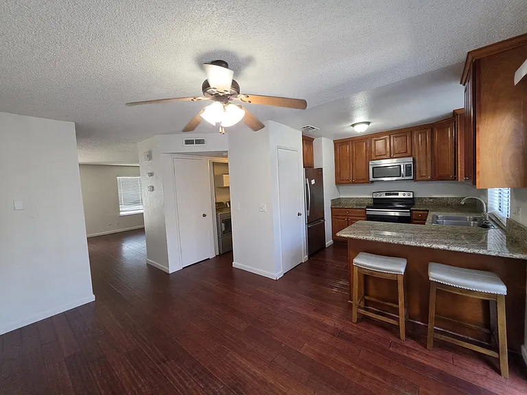 4747 N Woodrow Ave #105 — Photo 7