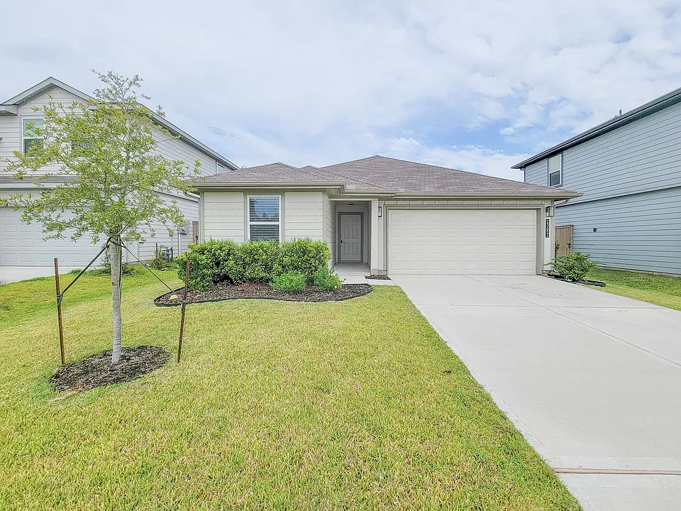 23651 Silver Concord Dr