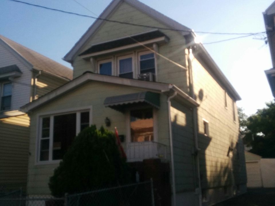 2nd image of 10528 89th St