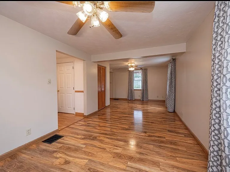 1112 S Hewitt Ave — Photo 2