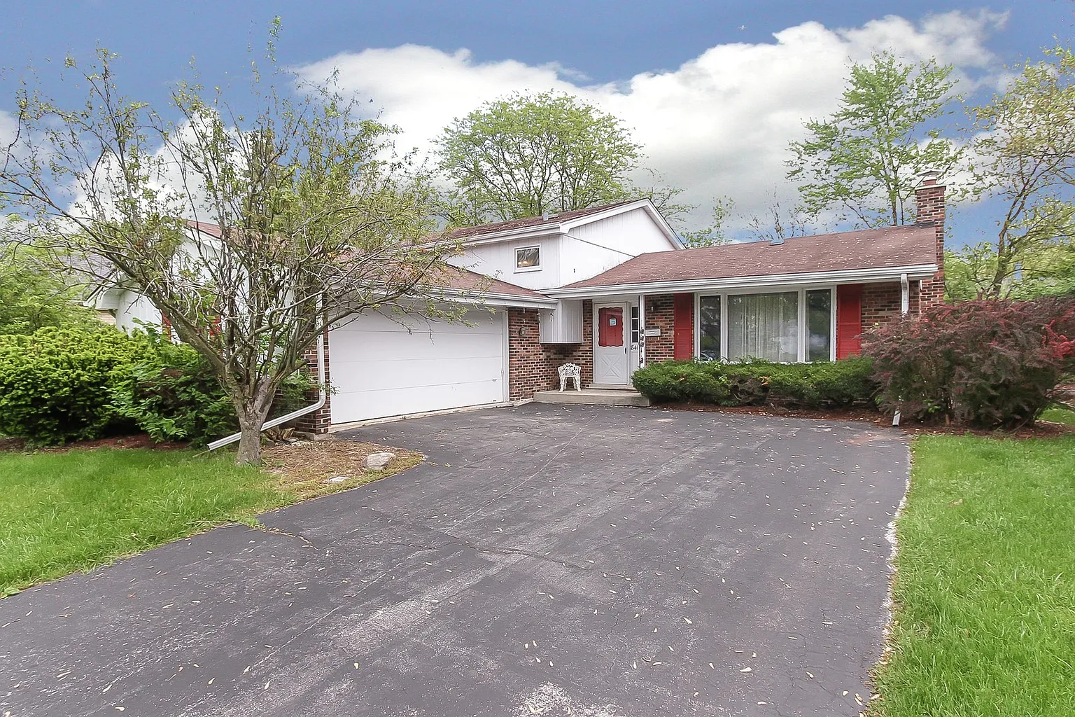 841 Maple Rd photo 1