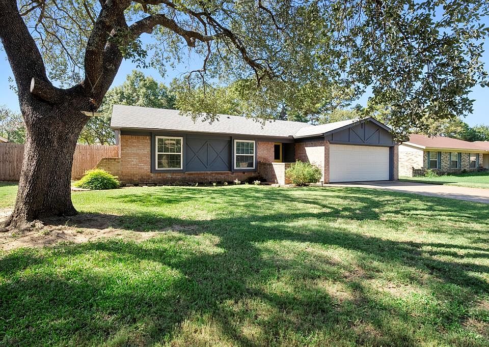 1st image of 2410 Courtland Dr