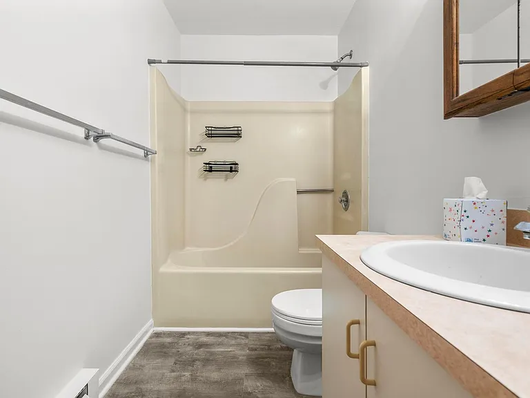 31 Railroad St #5 — Photo 11