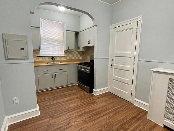 5th image of 929 Lindley Ave Floor 1