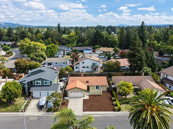 4th image of 4984 Fern Place