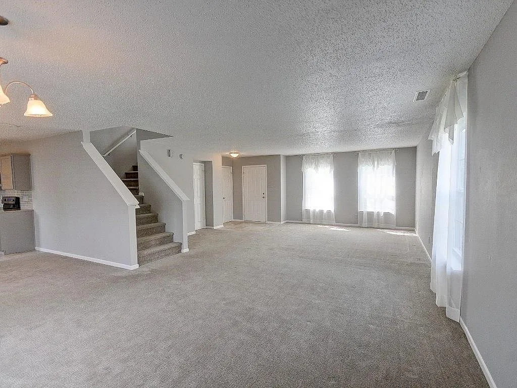 3 bed, 2248 sqft, $2,375 — Photo 4