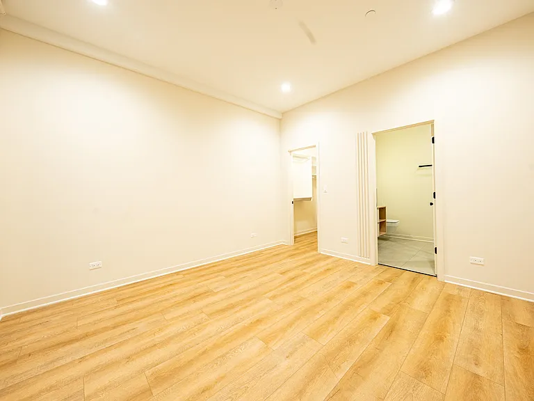 6338 W Belmont Ave #202 — Photo 9