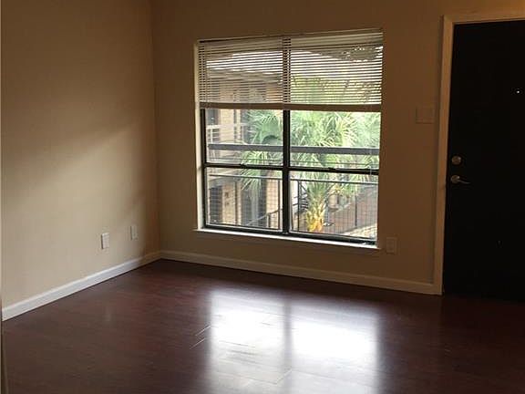 2nd image of 4121 Avondale Ave #211