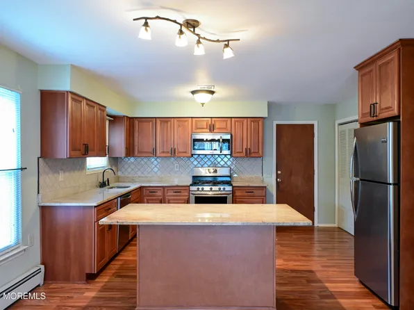 15 Chateux Lane, Toms River, NJ 08757