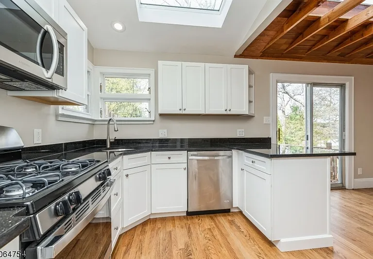 1244 Birch St #B — Photo 10