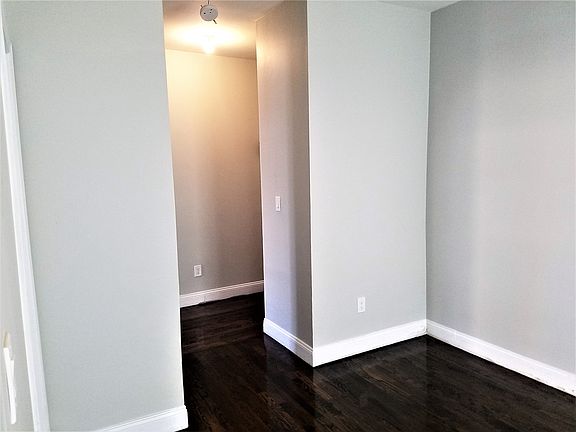 4th image of 928 Myrtle Ave APT 22