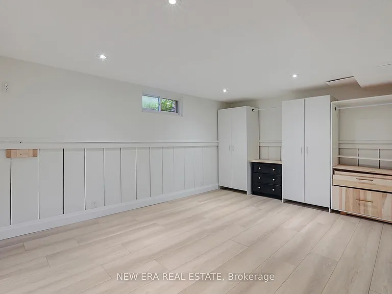 219 Lancaster St W — Photo 32