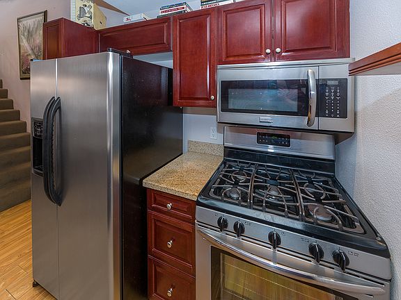 4th image of 5540 Owensmouth Ave APT 311