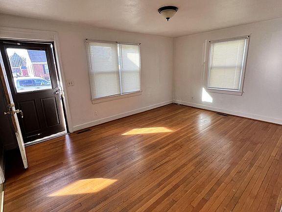 4th image of 228 E Madison Ave