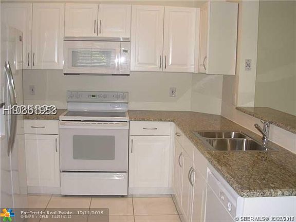 2nd image of 936 Tanglewood Cir #0